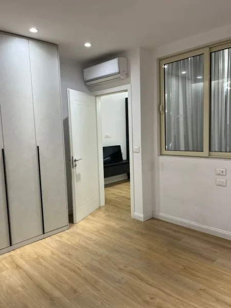 Tirane, jepet me qera apartament 2+1 , 90 m² 750 € (Fusha e Aviacionit)