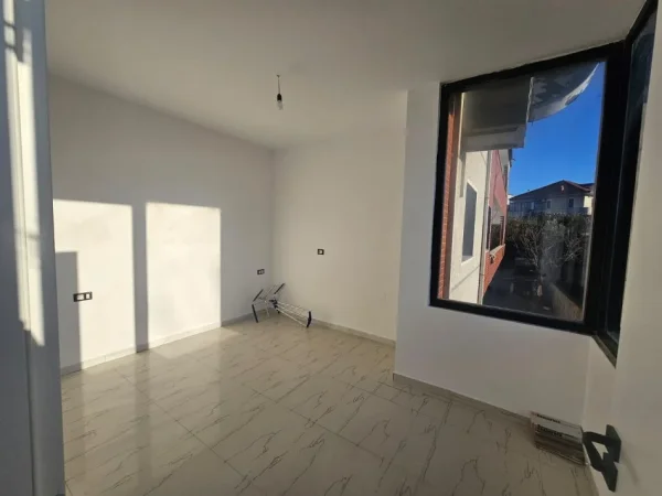 Tirane, jepet me qera apartament 1+1 Kati 2, 70 m² 350 € (Rruga Llazar Shapatini)