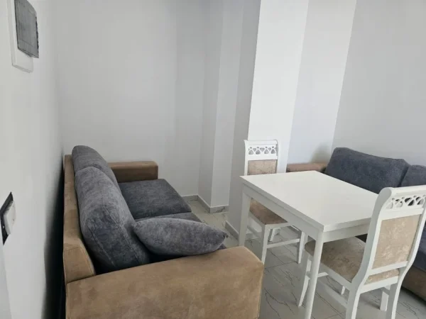 Tirane, jepet me qera apartament 1+1 Kati 2, 70 m² 350 € (Rruga Llazar Shapatini)