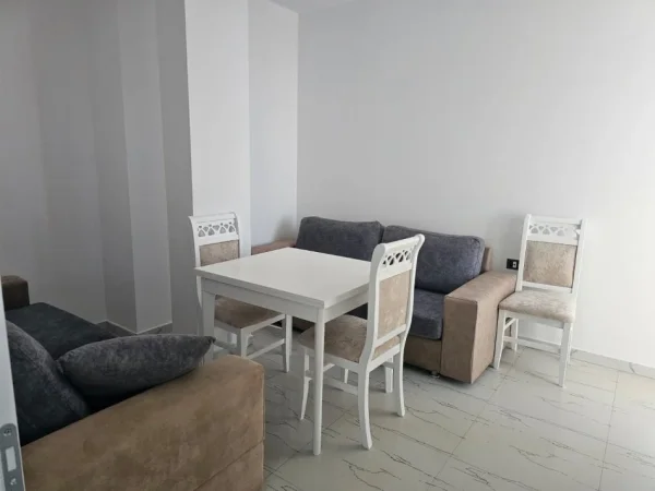 Tirane, jepet me qera apartament 1+1 Kati 2, 70 m² 350 € (Rruga Llazar Shapatini)
