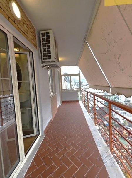 Tirane, jepet me qera apartament 1+1+Ballkon Kati 8, 78 m² 700 € (Ish Parku i Autobuzave, Tirane.)