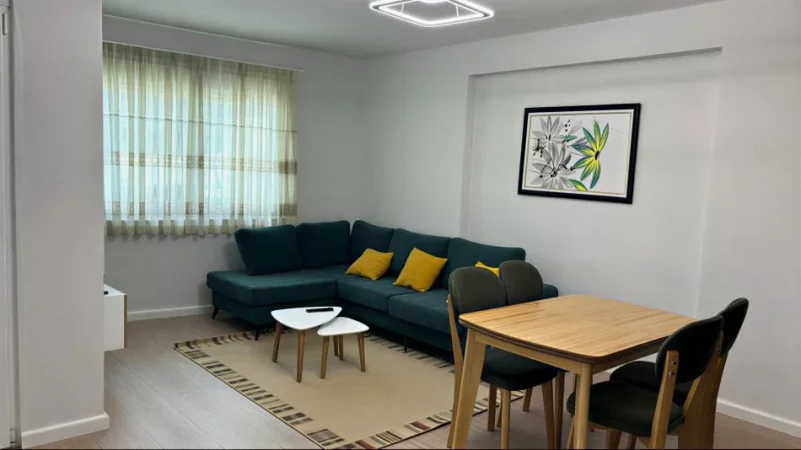 Tirane, jepet me qera apartament 1+1+Ballkon Kati 1, 70 m² 430 € (Rruga 5 Maj (tek Big Market))