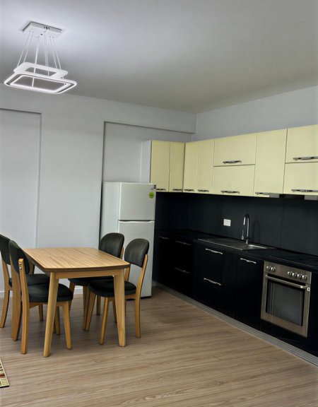 Tirane, jepet me qera apartament 1+1+Ballkon Kati 1, 70 m² 430 € (Rruga 5 Maj (tek Big Market))