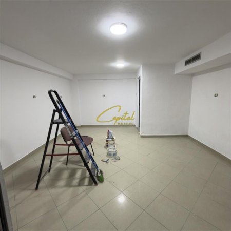 Tirane, jepet me qera magazine Kati 0, 60 m² 250 € (FRESKU)