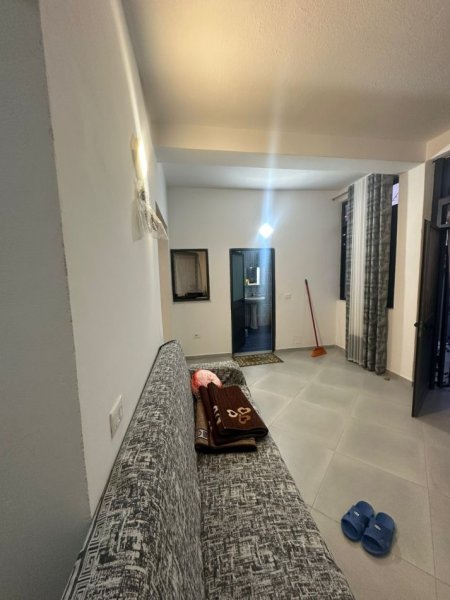 Durres, jepet me qera shtepi 1+1 Kati 0, 70 m² 250 € (Pranë Shkollës Neim Babameto, Spitallë)