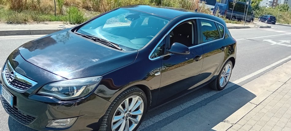 Tirane, shes makine opel astra j Nafte, e zeze manuale Kondicioner 140.000 km 5.800 €
