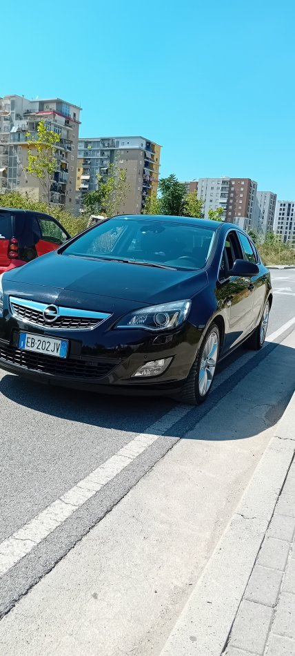 Tirane, shes makine opel astra j Nafte, e zeze manuale Kondicioner 140.000 km 5.300 €