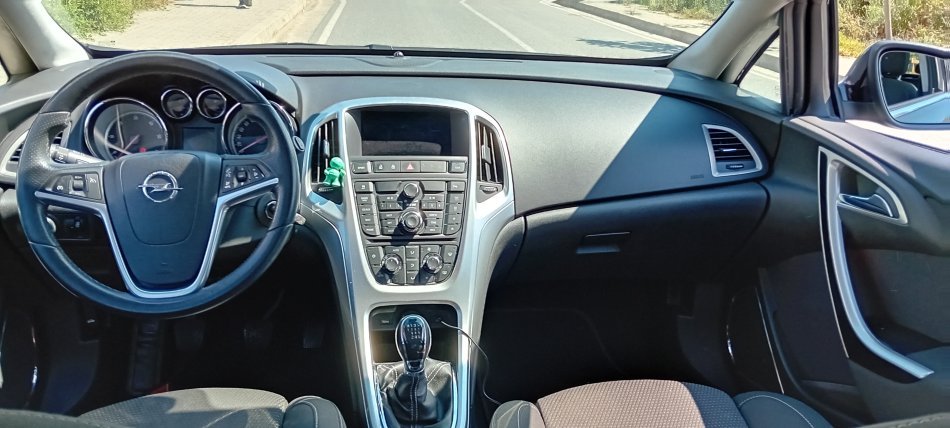 Tirane, shes makine opel astra j Nafte, e zeze manuale Kondicioner 140.000 km 5.800 €