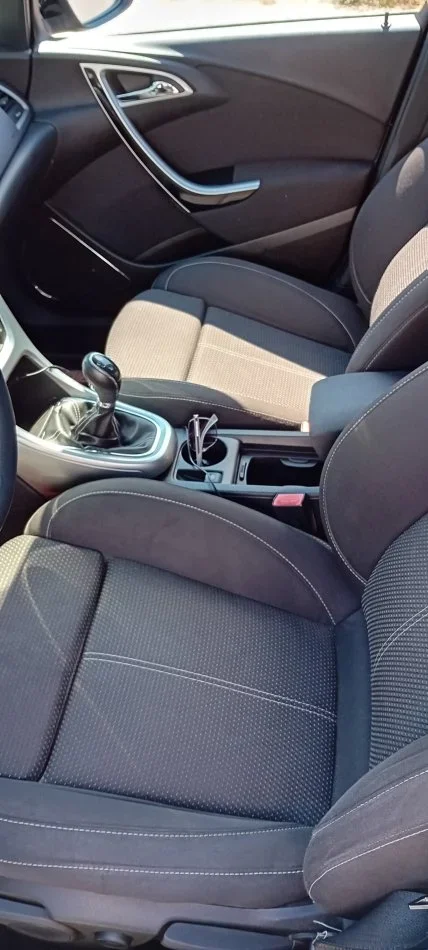 Tirane, shes makine opel astra j Nafte, e zeze manuale Kondicioner 140.000 km 5.000 €