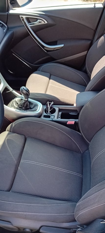 Tirane, shes makine opel astra j Nafte, e zeze manuale Kondicioner 140.000 km 5.300 €