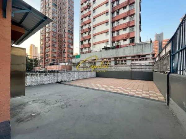 Tirane, jepet me qera dyqan Kati 0, 400 m² 700 € (FRESKU)