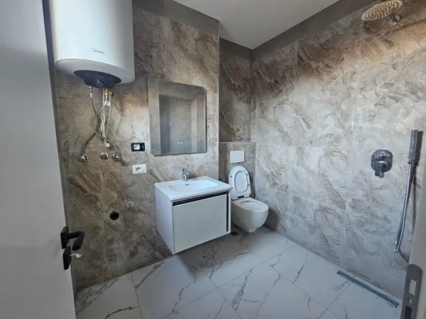 Tirane, jepet me qera apartament 1+1 Kati 2, 70 m² 350 € (Rruga Llazar Shapatini)