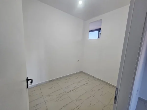 Tirane, jepet me qera apartament 1+1 Kati 2, 70 m² 350 € (Rruga Llazar Shapatini)