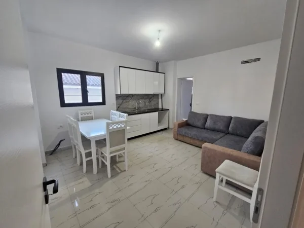 Tirane, jepet me qera apartament 1+1 Kati 2, 70 m² 350 € (Rruga Llazar Shapatini)