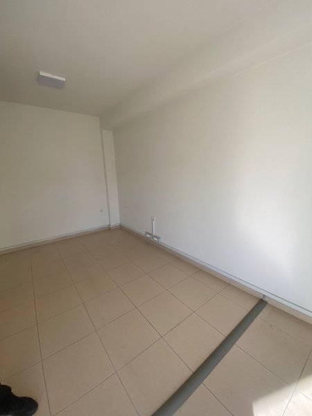Tirane, jepet me qera zyre , 68 m² 850 € (Rruga e Kosovarëve)