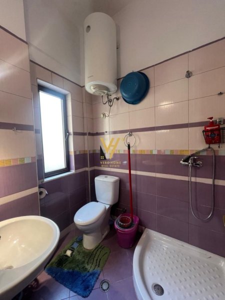 Tirane, jepet me qera zyre Kati 1, 180 m² 3.000 € (RRUGA E KAVAJES)