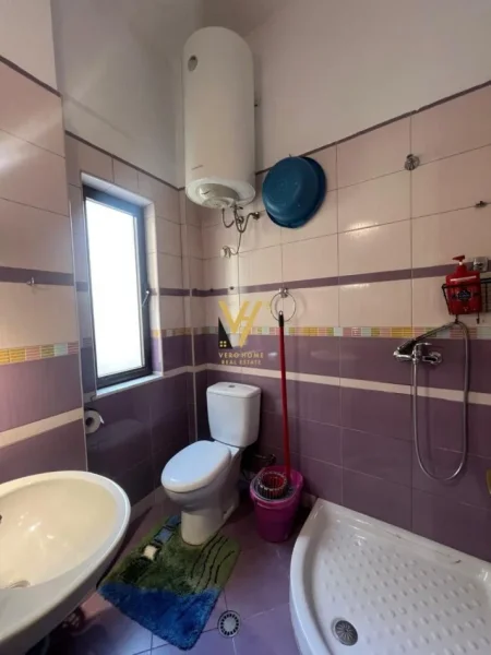 Tirane, jepet me qera zyre Kati 1, 180 m² 3.000 € (RRUGA E KAVAJES)