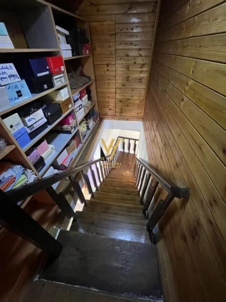 Tirane, jepet me qera zyre Kati 1, 180 m² 3.000 € (RRUGA E KAVAJES)