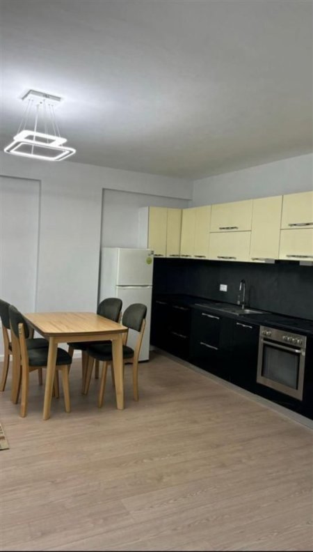 Tirane, jepet me qera apartament 1+1+Ballkon Kati 1, 70 m² 430 € (5 MAJI)
