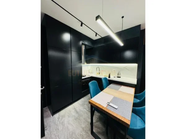 Tirane, jepet me qera apartament 2+1+Ballkon Kati 4, 65 m² 1.500 € (Qendër, Tiranë.)