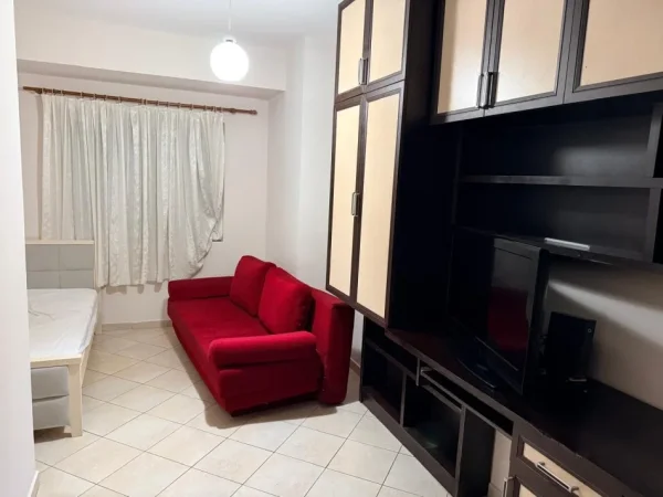Tirane, jepet me qera apartament 2+1+Ballkon Kati 1, 50.000 ALL