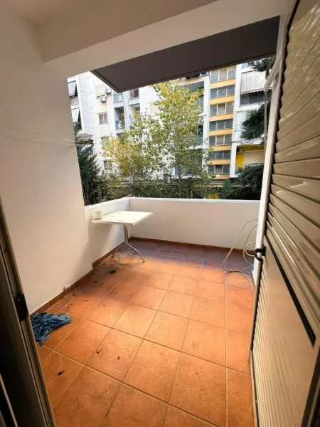 Tirane, jepet me qera apartament 2+1+Ballkon Kati 1, 50.000 ALL