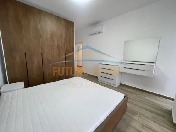 Tirane, jepet me qera apartament 2+1+Ballkon Kati 5, 130 m² 1.000 € (Rruga Riza Cerova, Tiranë)