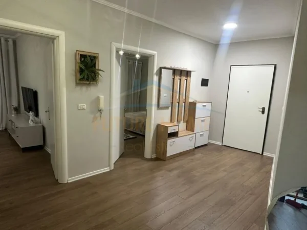 Tirane, jepet me qera apartament 1+1+Ballkon Kati 6, 83 m² 800 € (Qendër, Tiranë)