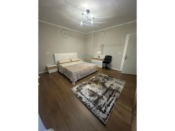 Tirane, jepet me qera apartament 1+1+Ballkon Kati 6, 83 m² 800 € (Qendër, Tiranë)