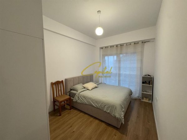Tirane, jepet me qera apartament 1+1 Kati 3, 65 m² 400 € (ALI DEMI)