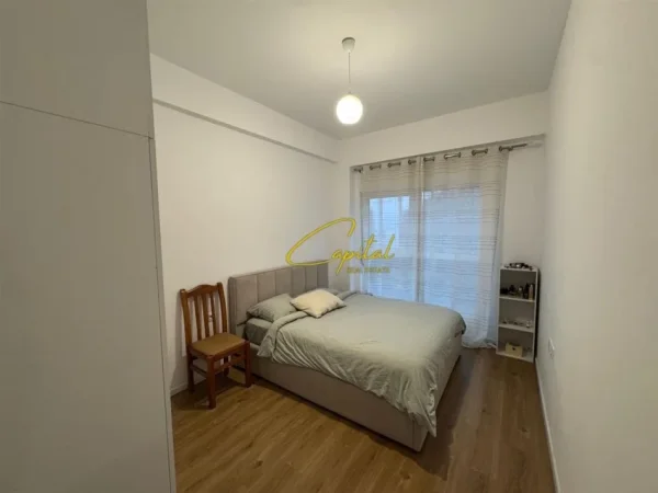 Tirane, jepet me qera apartament 1+1 Kati 3, 65 m² 400 € (ALI DEMI)
