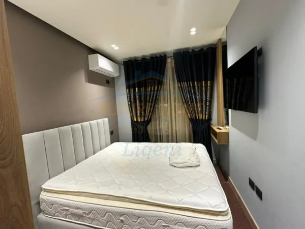 Tirane, jepet me qera apartament 1+1 Kati 1, 58 m² 700 € (Shallvaret, Tiranë)