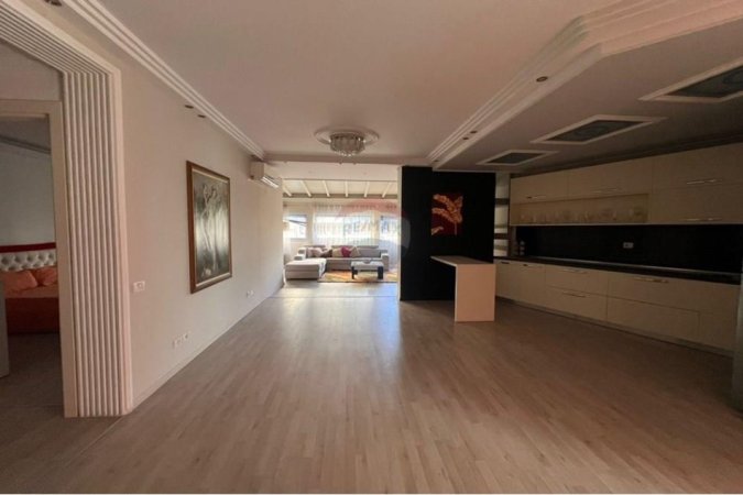 Tirane, shitet apartament 2+1 Kati 1, 105 m² 247.000 € (Rruga e Kavajes)