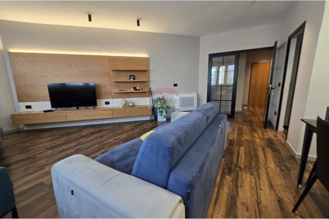 Tirane, shitet apartament 2+1 Kati 5, 121 m² 290.000 € (Rruga e Kavajes)