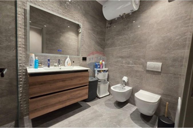 Tirane, shitet apartament 2+1 Kati 5, 121 m² 290.000 € (Rruga e Kavajes)