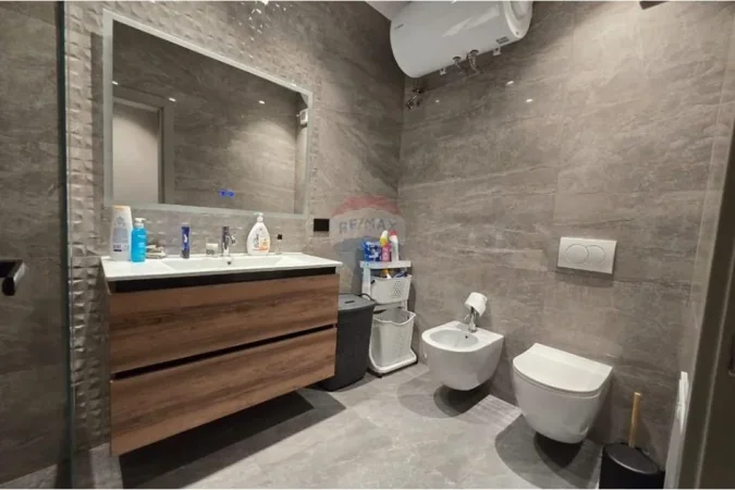 Tirane, shitet apartament 2+1 Kati 5, 121 m² 290.000 € (Rruga e Kavajes)