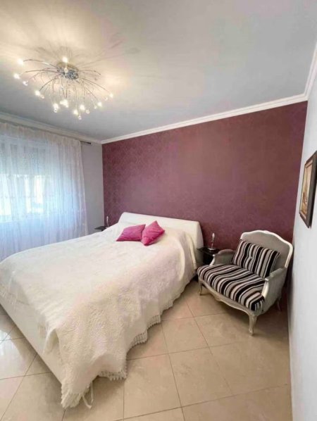 Tirane, jepet me qera apartament 3+1+Ballkon Kati 6, 140 m² 1.350 € (Rruga Perlat Rexhepi)