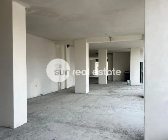 Shkoder, jepet me qera ambjent biznesi Kati 0, 256 m² (KRYQEZIMI ZDRALES, SHKODER)