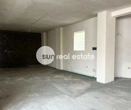 Shkoder, jepet me qera ambjent biznesi Kati 0, 256 m² (KRYQEZIMI ZDRALES, SHKODER)