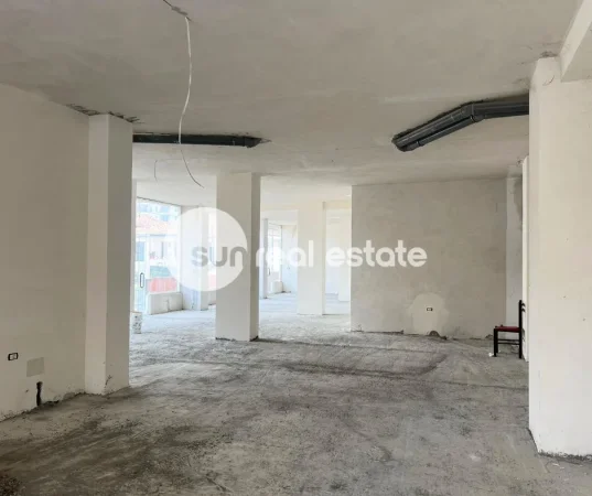 Shkoder, jepet me qera ambjent biznesi Kati 0, 256 m² (KRYQEZIMI ZDRALES, SHKODER)