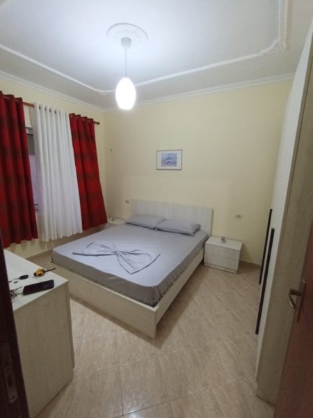 Durres, jepet me qera apartament 1+1 Kati 4, 60 m² 300 € (Rrota e Kuqe, Mbrapa Extra Market)