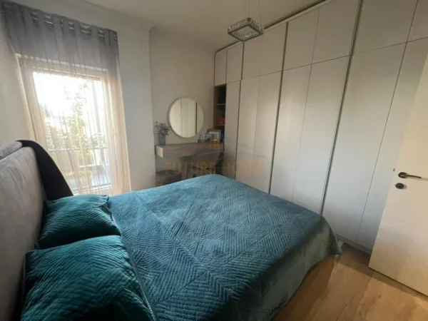 Tirane, shitet apartament 2+1+Ballkon Kati 1, 91 m² 