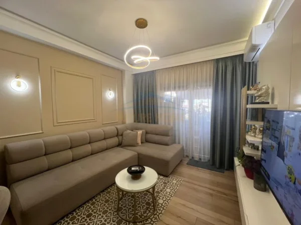 Tirane, shitet apartament 2+1+Ballkon Kati 1, 91 m² 
