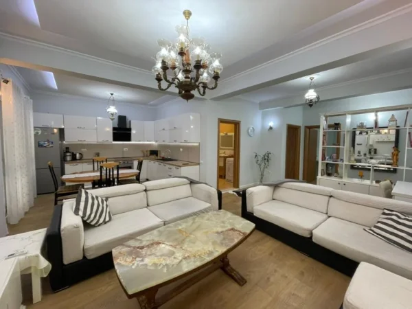 Tirane, jepet me qera apartament 2+1+Ballkon Kati 2, 103 m² 850 € (Rruga Durresit)