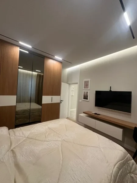 Tirane, jepet me qera apartament 1+1+Ballkon Kati 4, 60 m² 700 € (Rruga Barrikadave)