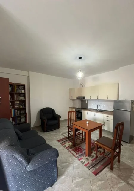 Tirane, jepet me qera apartament 1+1 Kati 2, 70 m² 420 € (liqeni thate)