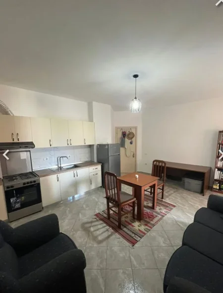Tirane, jepet me qera apartament 1+1 Kati 2, 70 m² 420 € (liqeni thate)