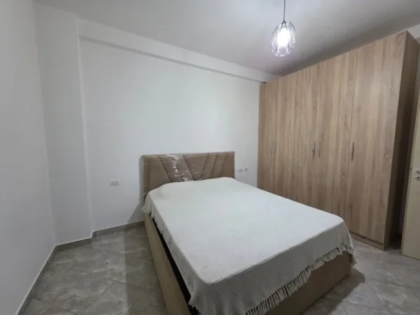Tirane, jepet me qera apartament 1+1 Kati 2, 70 m² 430 € (liqeni thate)