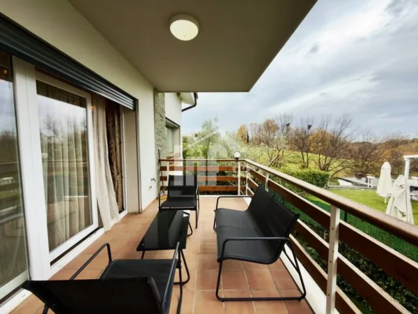 Tirane, jepet me qera apartament 3+1+Ballkon Kati 2, 154 m² 1.400 € ("LONG HILLS" RESIDENCE, 500 M NGA TEG)