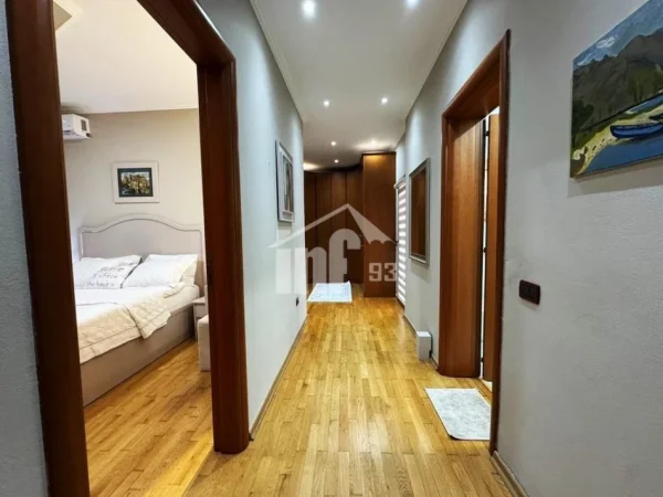 Tirane, jepet me qera apartament 2+1+Ballkon Kati 2, 150 m² 1.500 € (MBRAPA AMBASADES AMERIKANE)